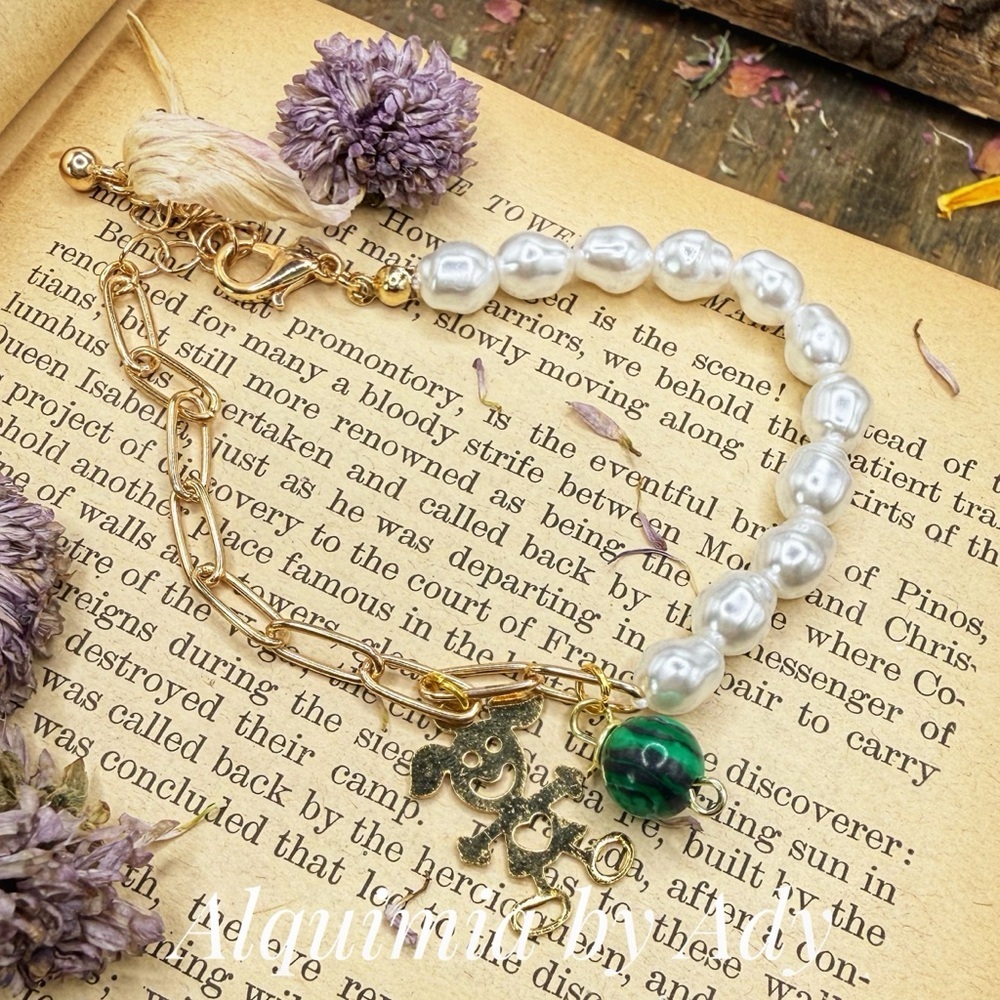 Gold and malachite girl Pearl Charm Bracelet